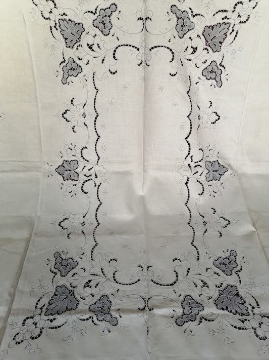 Linen Tablecloth Hand Embroidery-cutwork (200cmx160cm)Linen Tablecloth Hand Embroidery-cutwork (200cmx160cm)