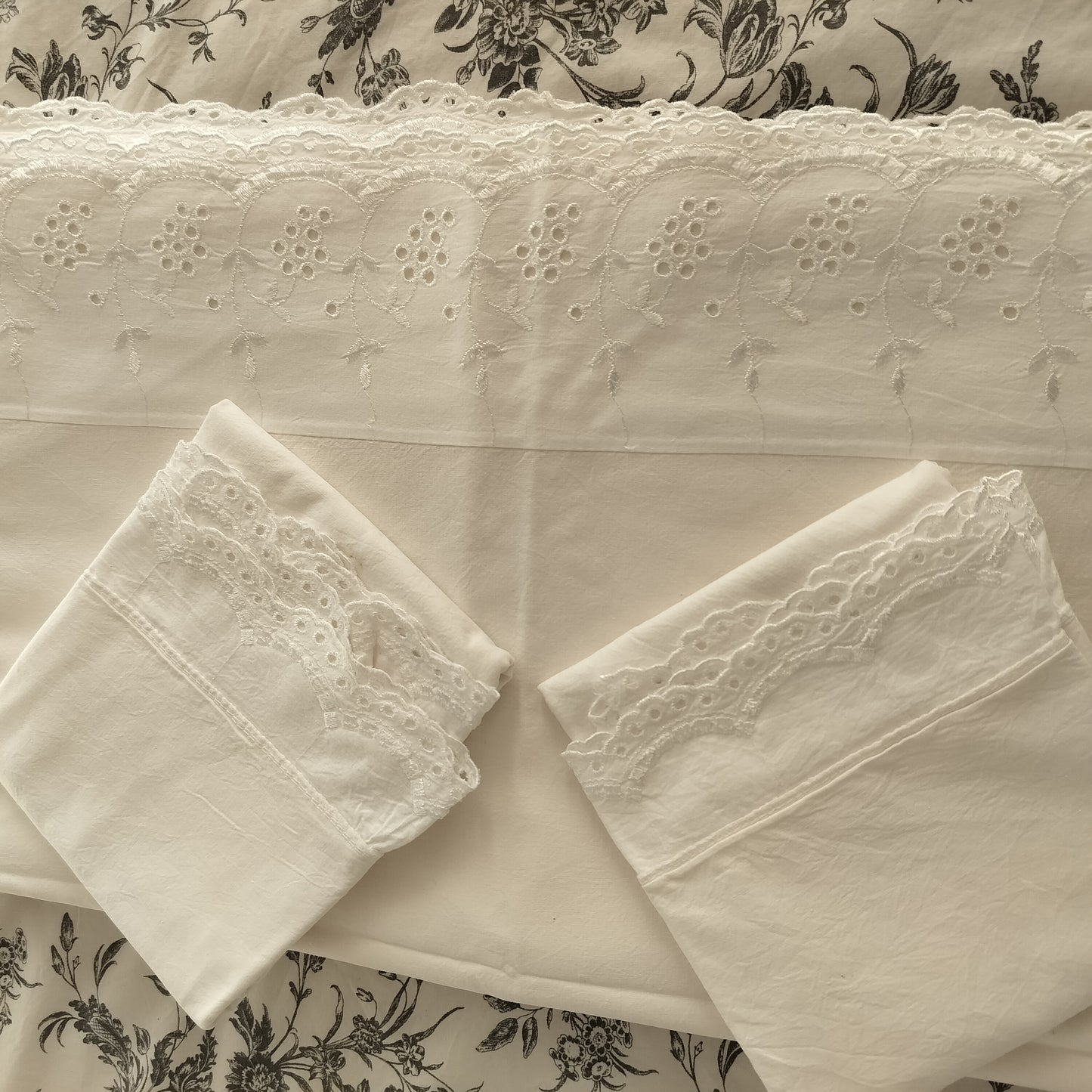 French Coton sheet & pillowcases pair Broderie Anglaise